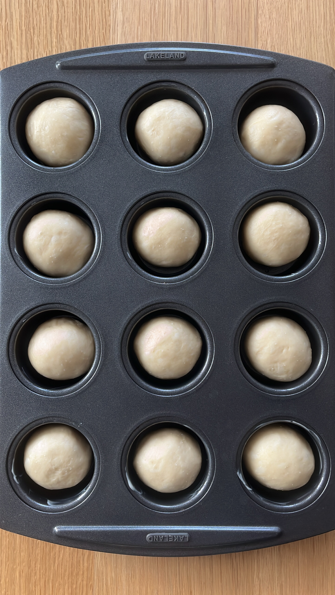 Small round dough placed in the baking tray