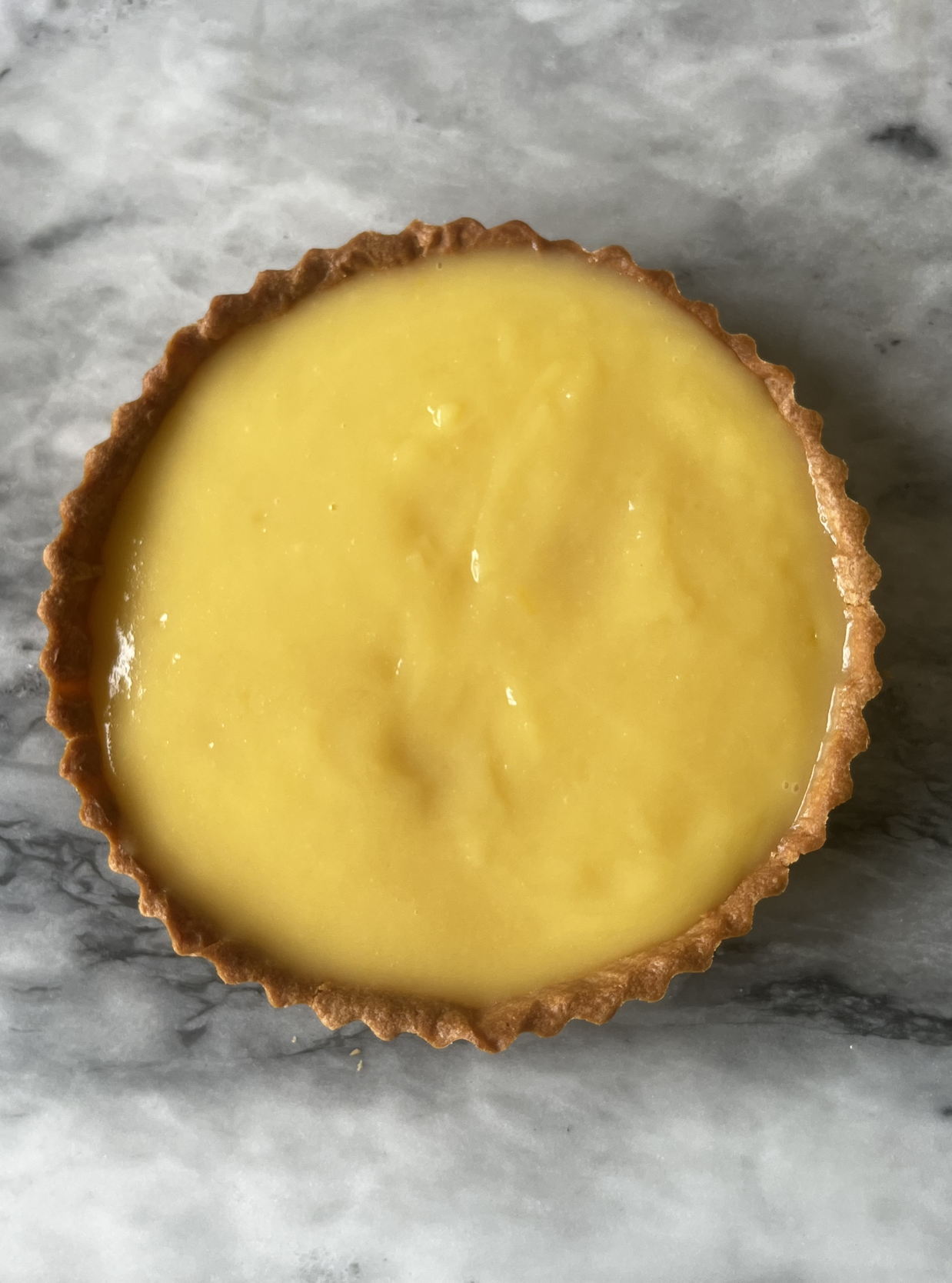 Tart crust filled with lemon filling