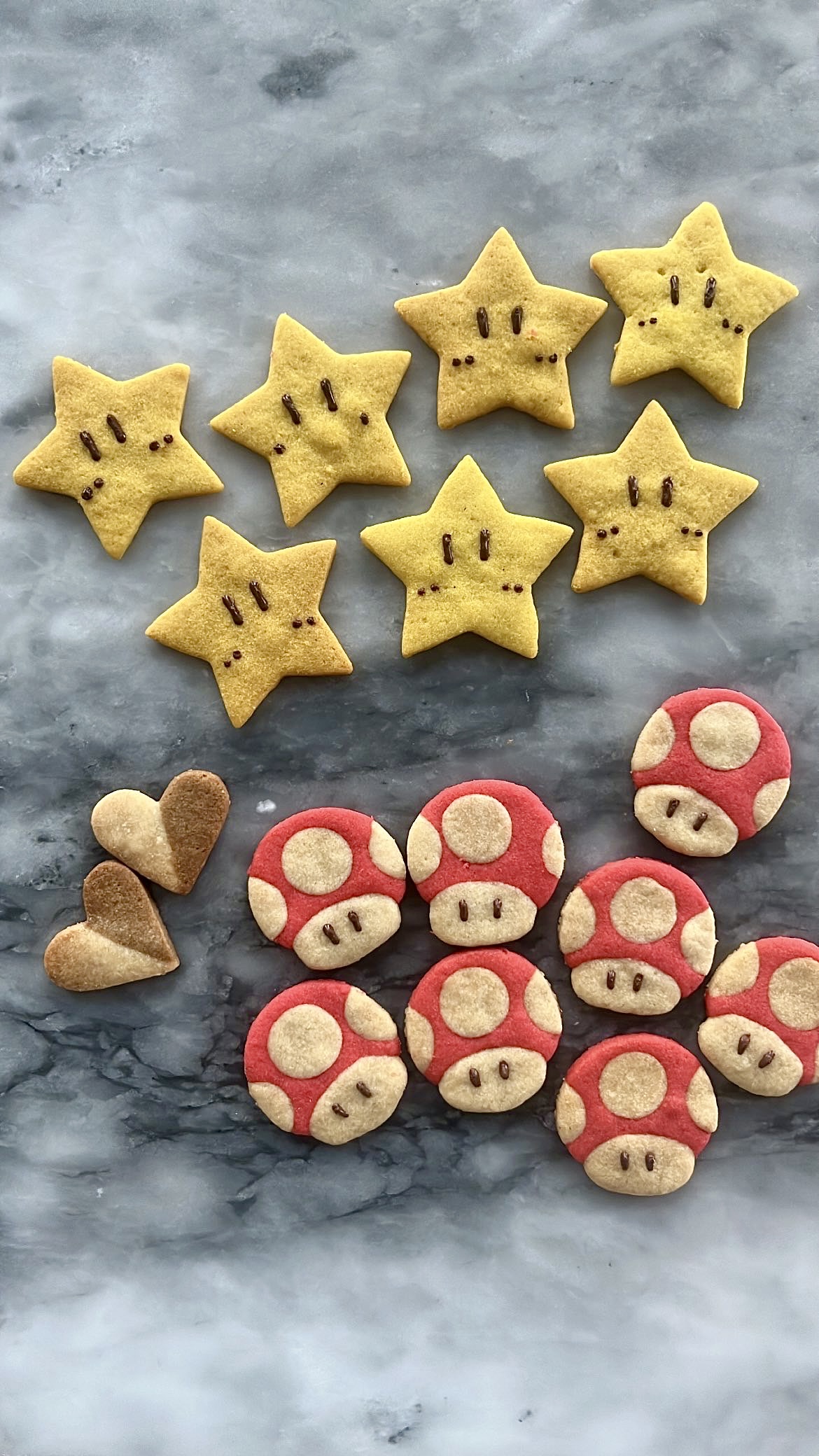 Cookie in mushroom and star-shape, linking to Mushroom recipe