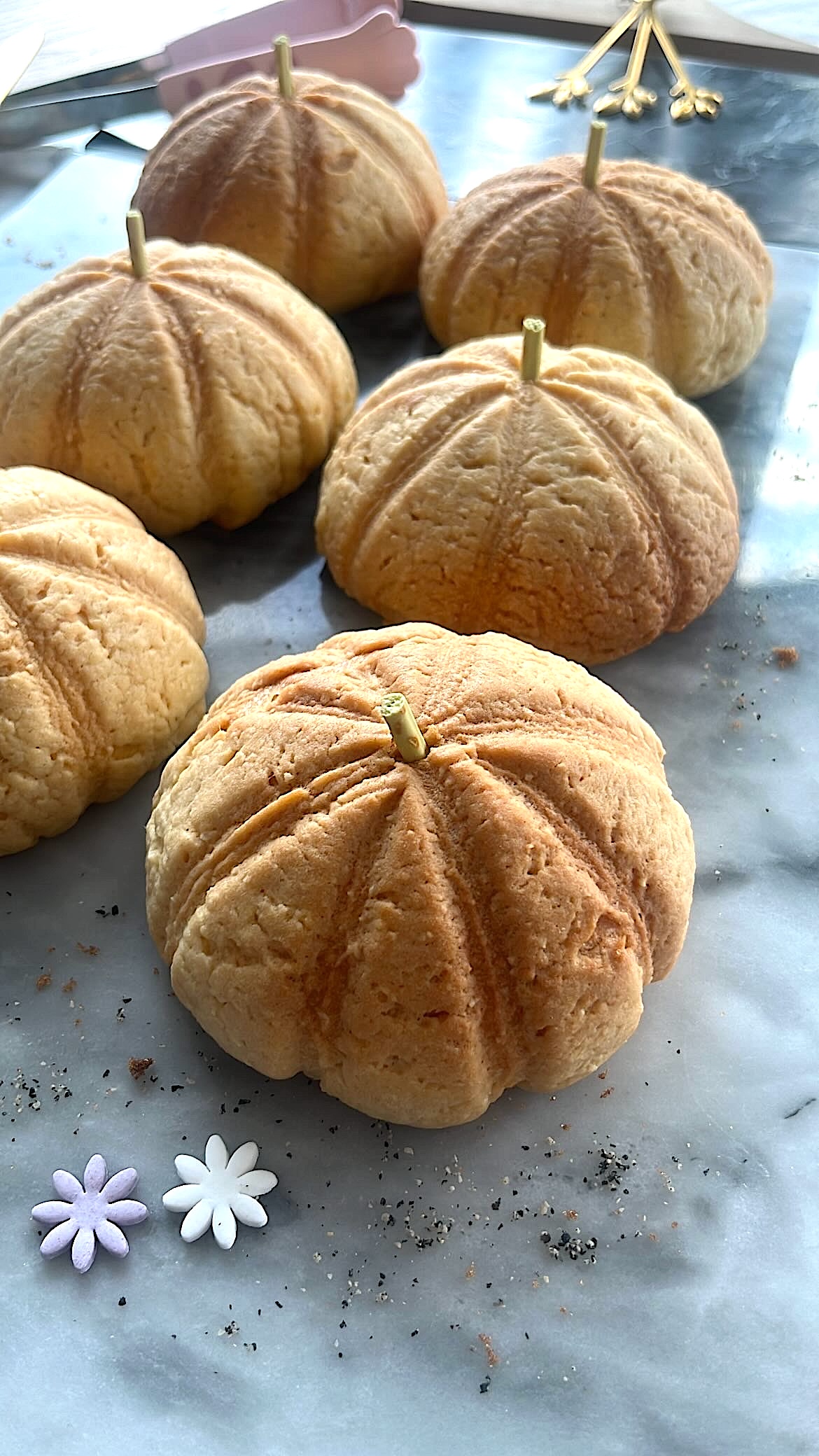 Pumpkin Bread : bread shape like a pumpkin with a crispy top