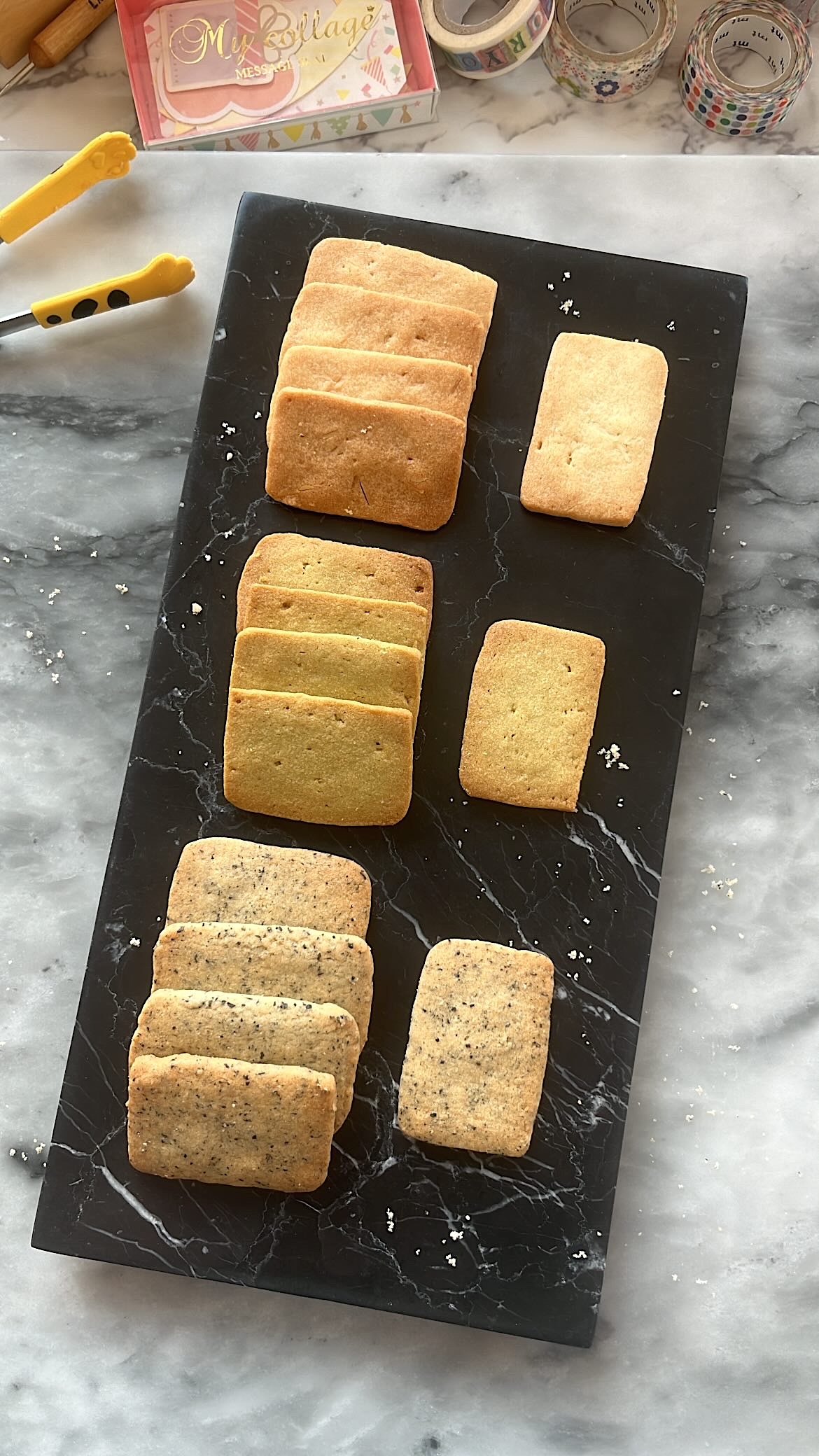 Simple cookie in butter, matcha and black sesame flavor