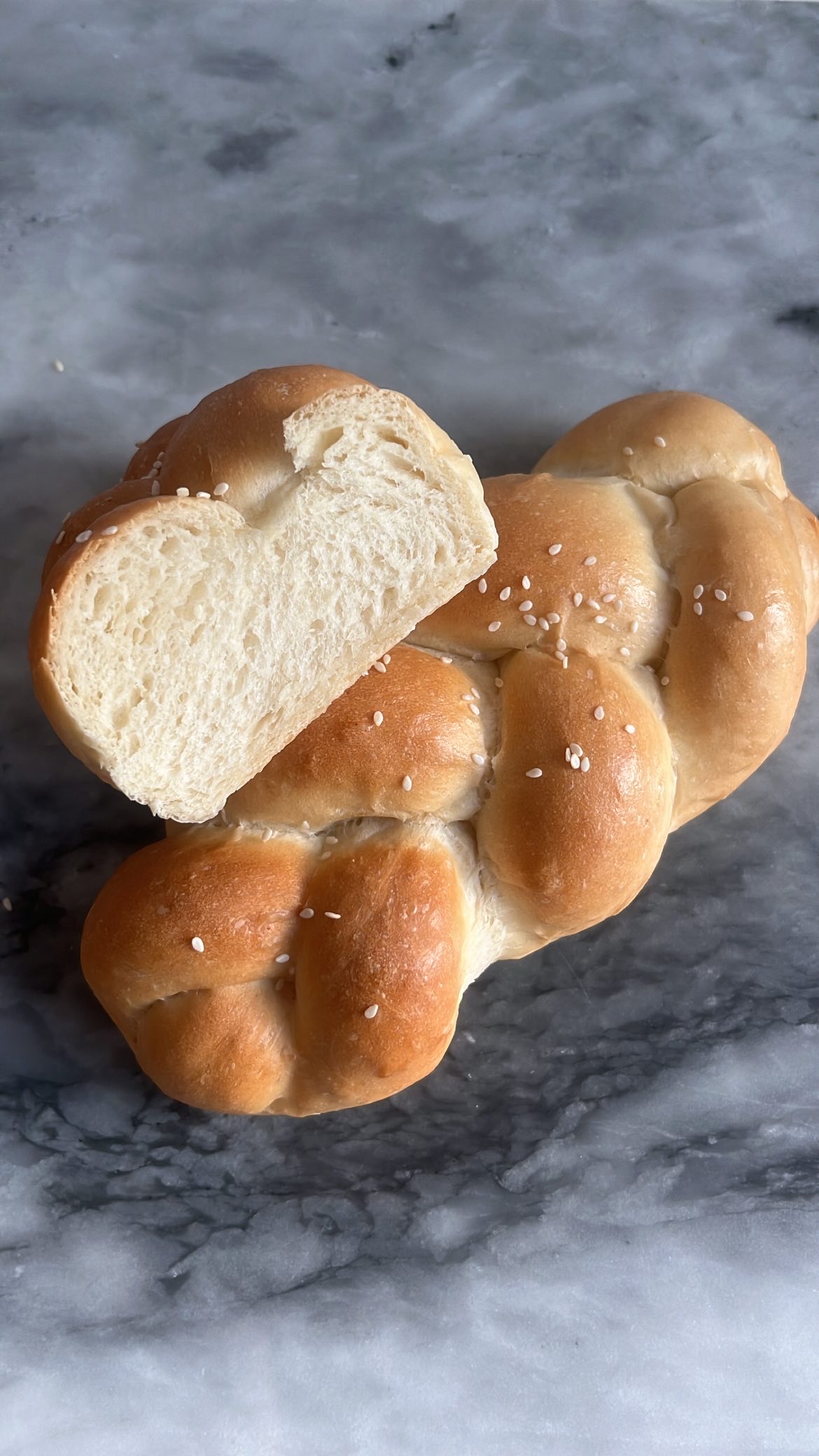 Sesame Bread: Bread covered with sesame seeds